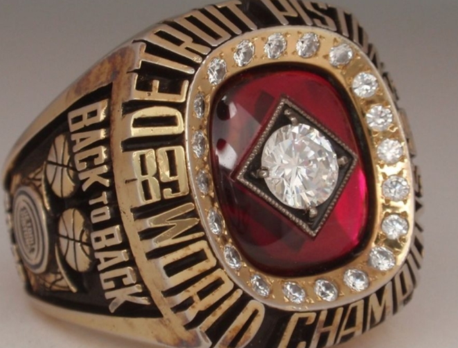 NBA总冠军戒指上的钻石是由球队自己购买还是联盟提供？